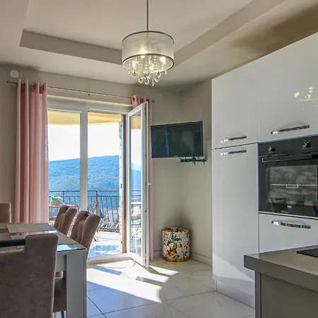 Apartment Cozy In With Kitchen