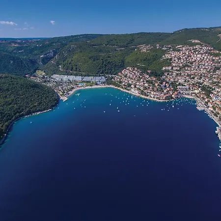 Cozy In With Kitchen Apartment Rabac