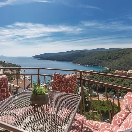 Cozy In With Kitchen Apartment Rabac