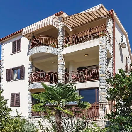 Two-bedroom In דירה *