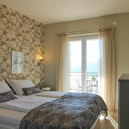 Two-bedroom In דירה *