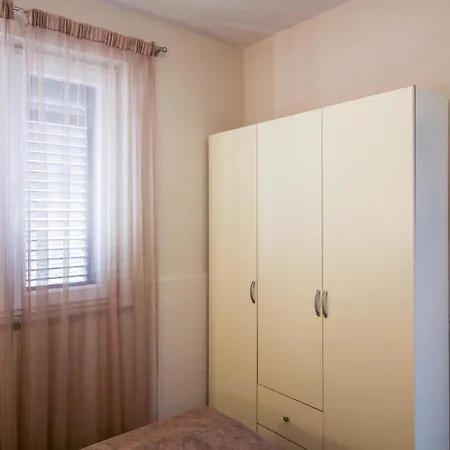 Two-bedroom In דירה *