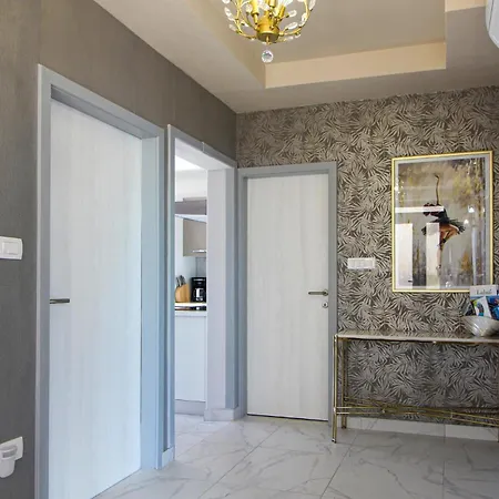 דירה Two-bedroom In